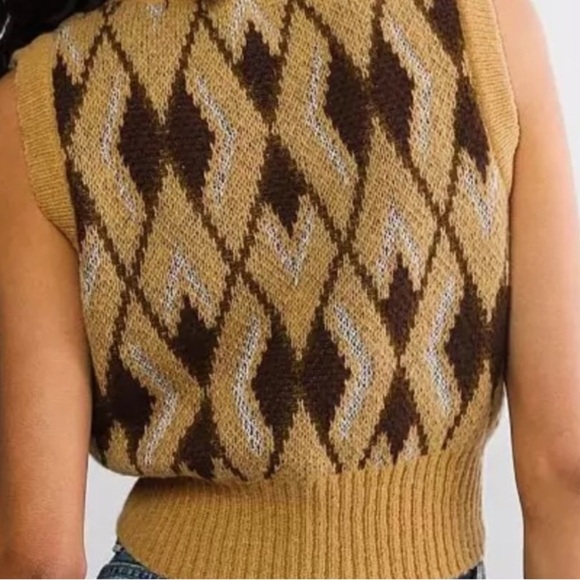Brown and Tan Argyle Knit Sweater Vest • Size: XL - Picture 3 of 14
